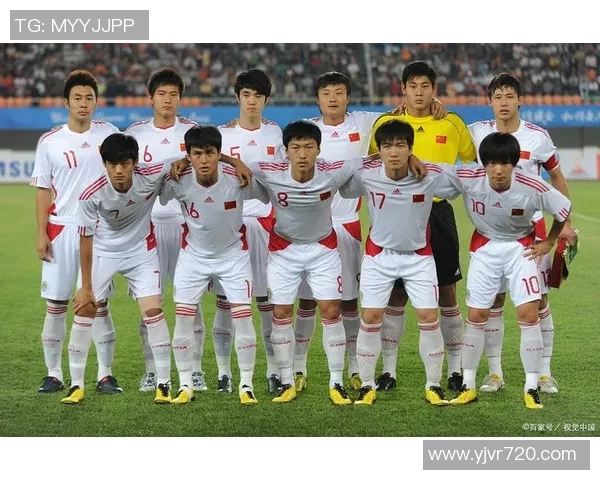 赞岐玉与熊本深红的激烈对决展现足球魅力与团队精神