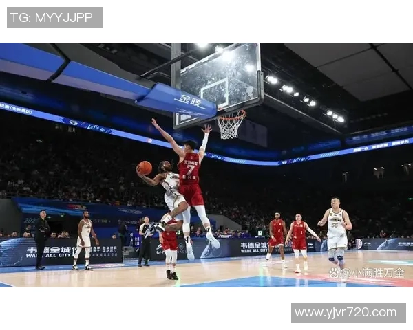 CBA青岛队与江苏咪咕队激战正酣谁能在赛场上笑到最后