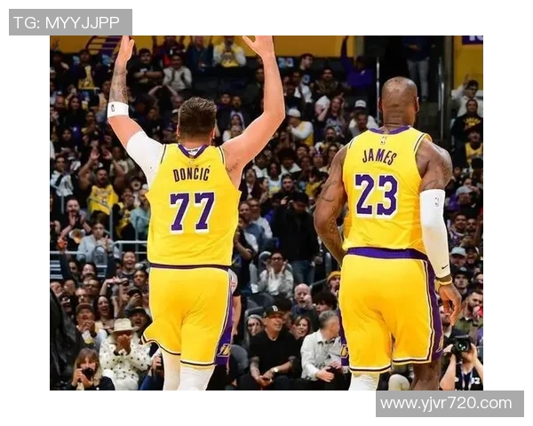 詹姆斯连场30+表现，带领湖人队击败独行侠队