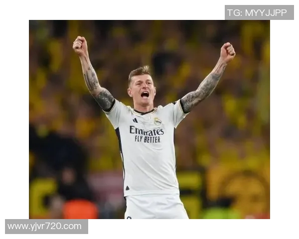 克罗斯领衔皇马新篇章展现足球艺术与团队精神的完美结合